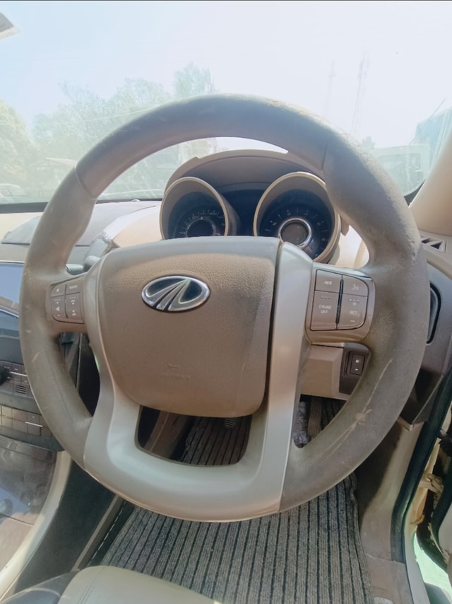 View Mahindra XUV500 Image 14 Used Mahindra XUV500 Image 14