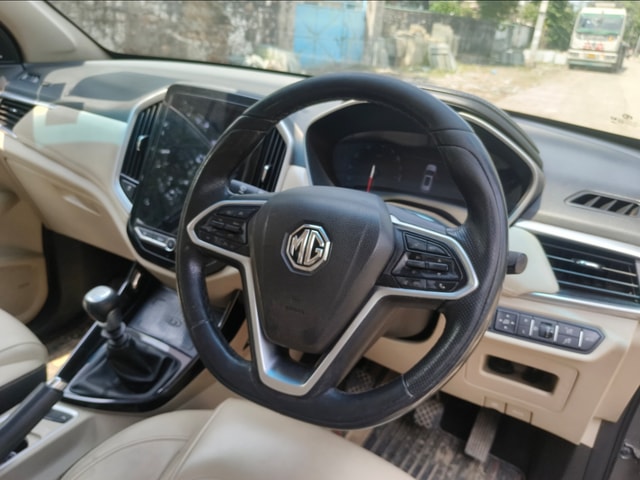 View MG Hector Image 15 Used MG Hector Image 15
