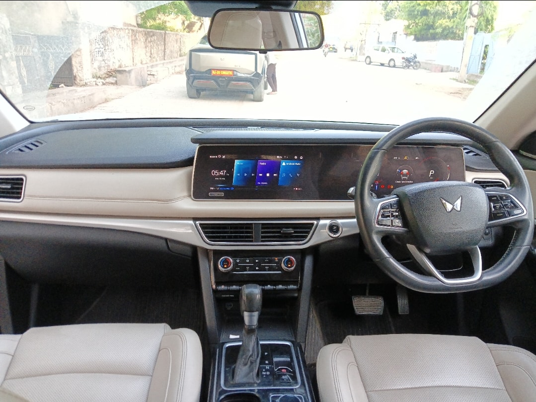 Used 2023 Mahindra XUV700 Used 2023 Mahindra XUV700