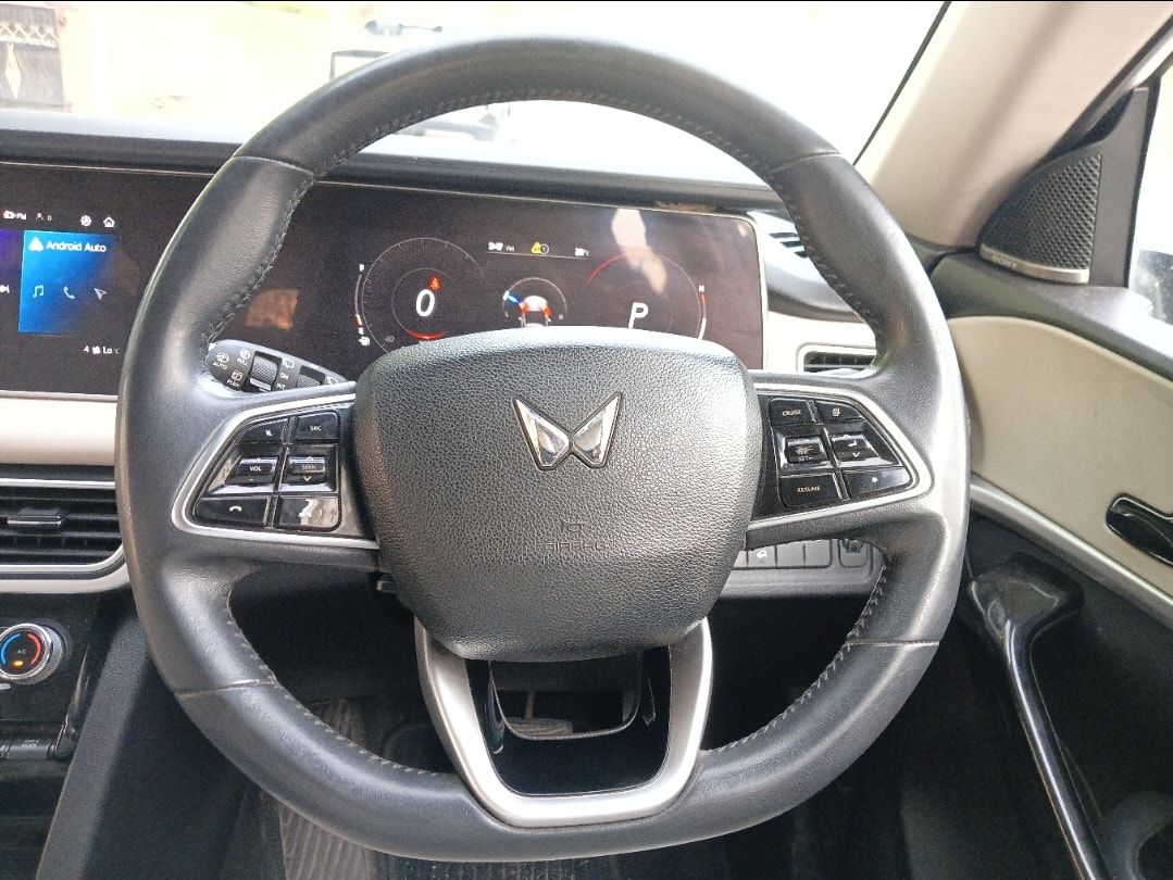 Used 2023 Mahindra XUV700 Used 2023 Mahindra XUV700