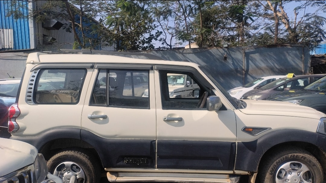 View 2014 Mahindra Scorpio S2 2WD Image 5 Used 2014 Mahindra Scorpio S2 2WD Image 5