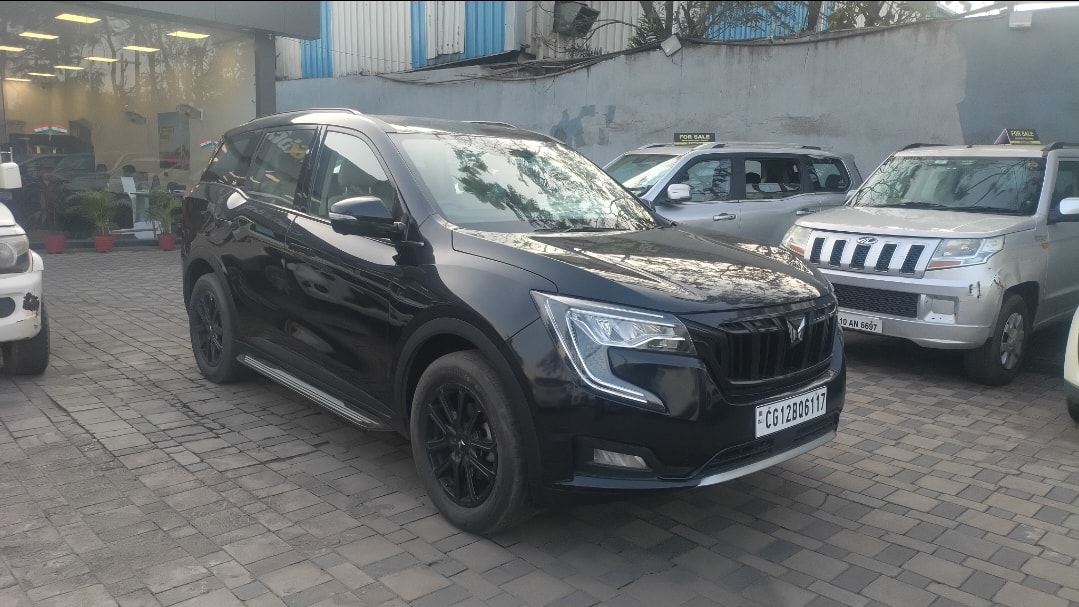 View 2024 Mahindra XUV700 AX 7 Luxury Pack Diesel 7 STR Blaze Editon MT Image 7 Used 2024 Mahindra XUV700 AX 7 Luxury Pack Diesel 7 STR Blaze Editon MT Image 7
