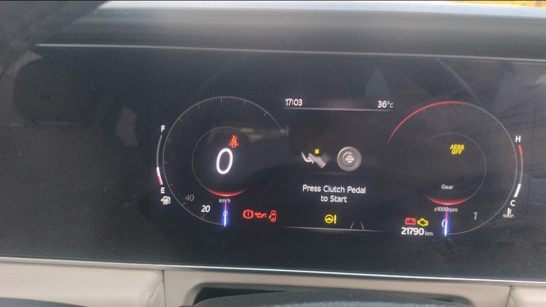 View 2024 Mahindra XUV700 AX 7 Luxury Pack Diesel 7 STR Blaze Editon MT Image 12 Used 2024 Mahindra XUV700 AX 7 Luxury Pack Diesel 7 STR Blaze Editon MT Image 12