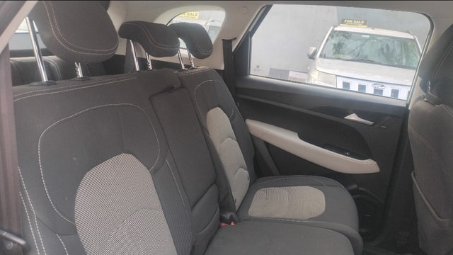 View MG Hector Plus Image 17 Used MG Hector Plus Image 17