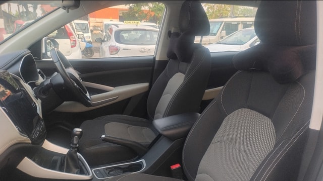 View MG Hector Plus Image 16 Used MG Hector Plus Image 16