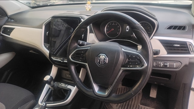 View MG Hector Plus Image 15 Used MG Hector Plus Image 15