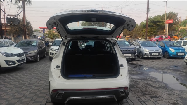 View MG Hector Plus Image 10 Used MG Hector Plus Image 10