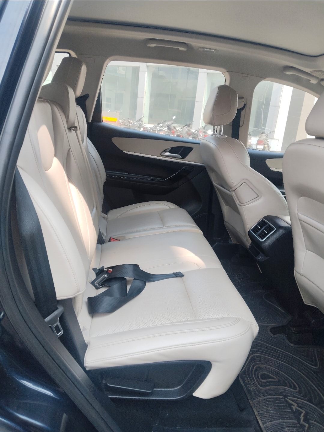 Used 2023 Mahindra XUV700 Used 2023 Mahindra XUV700