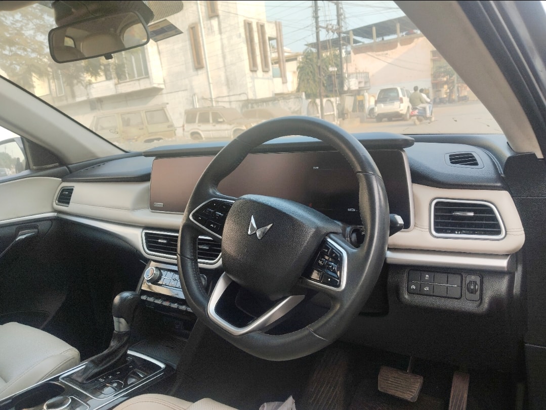 Used 2023 Mahindra XUV700 Used 2023 Mahindra XUV700