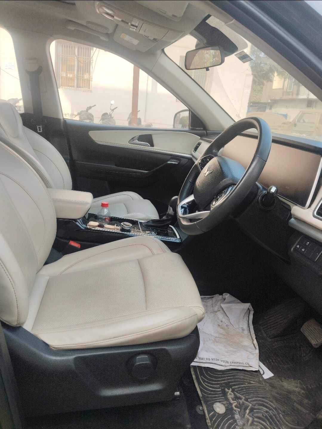 Used 2023 Mahindra XUV700 Used 2023 Mahindra XUV700