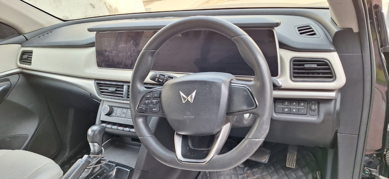 Used 2022 Mahindra XUV700 Used 2022 Mahindra XUV700