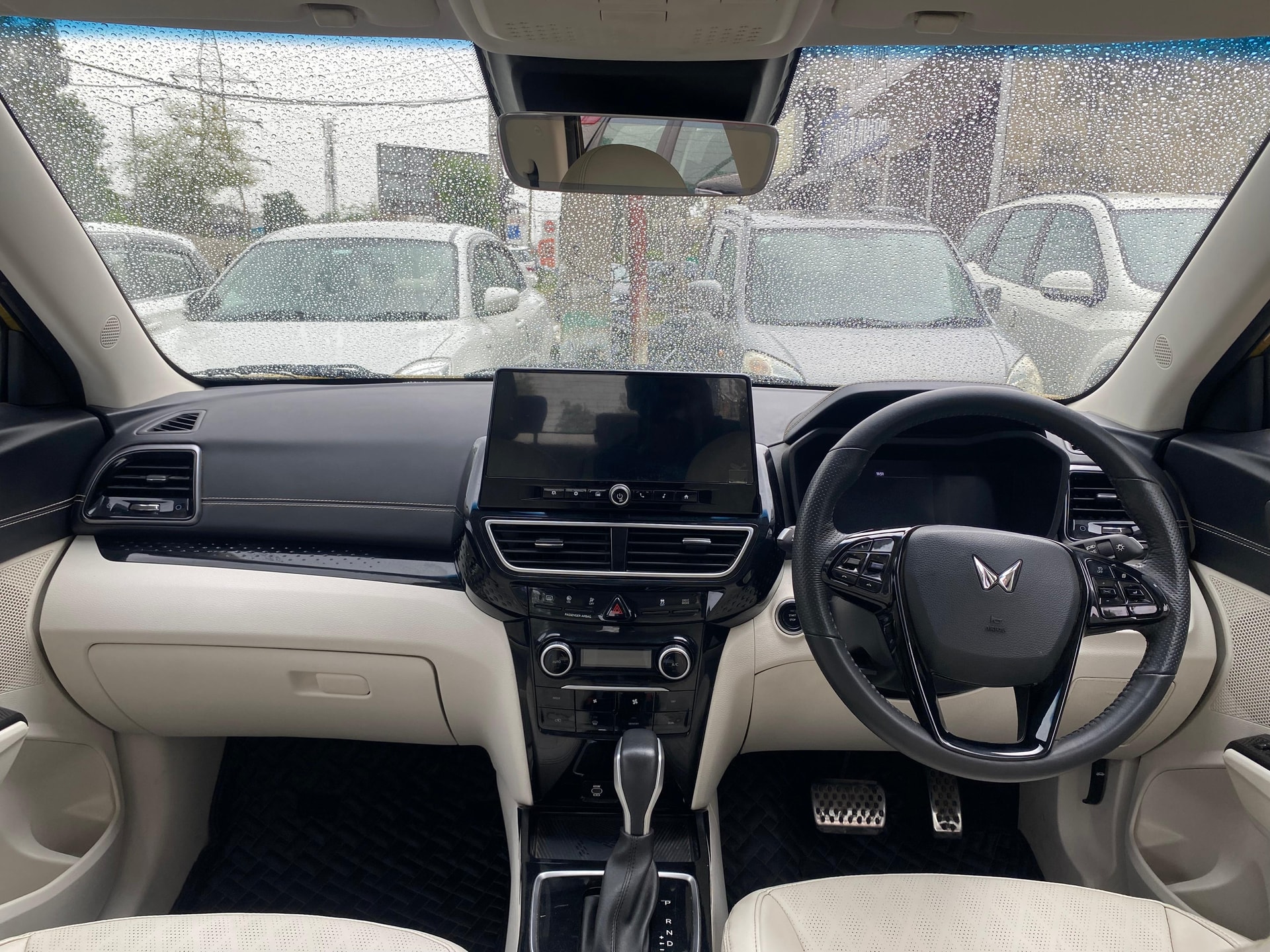 Used 2024 Mahindra XUV 3XO Used 2024 Mahindra XUV 3XO