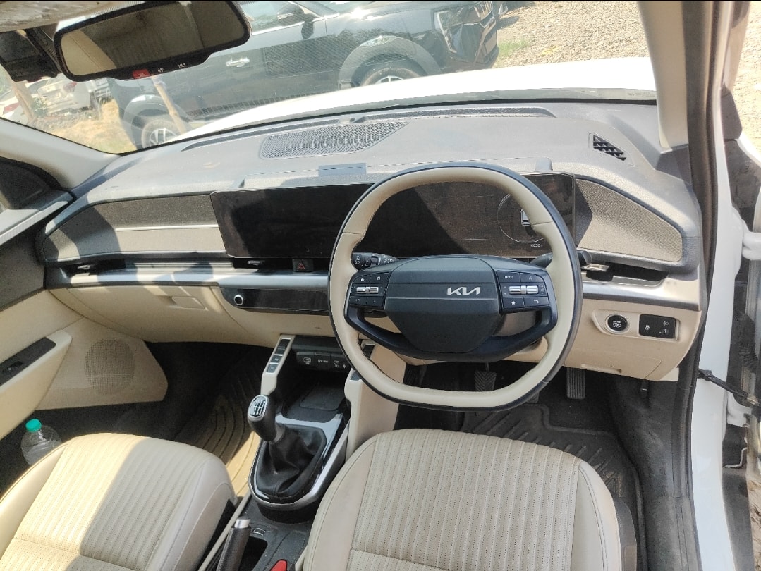 Used 2025 Kia Carens Clavis Used 2025 Kia Carens Clavis