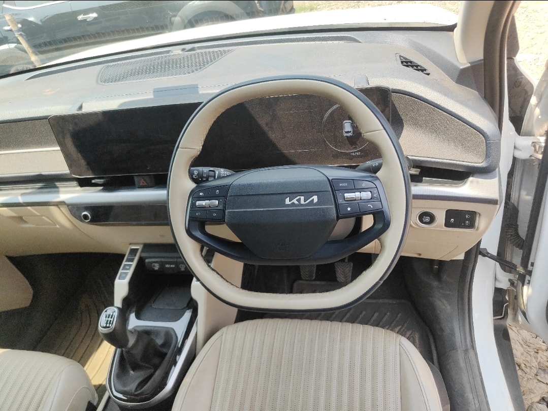 Used 2025 Kia Carens Clavis Used 2025 Kia Carens Clavis