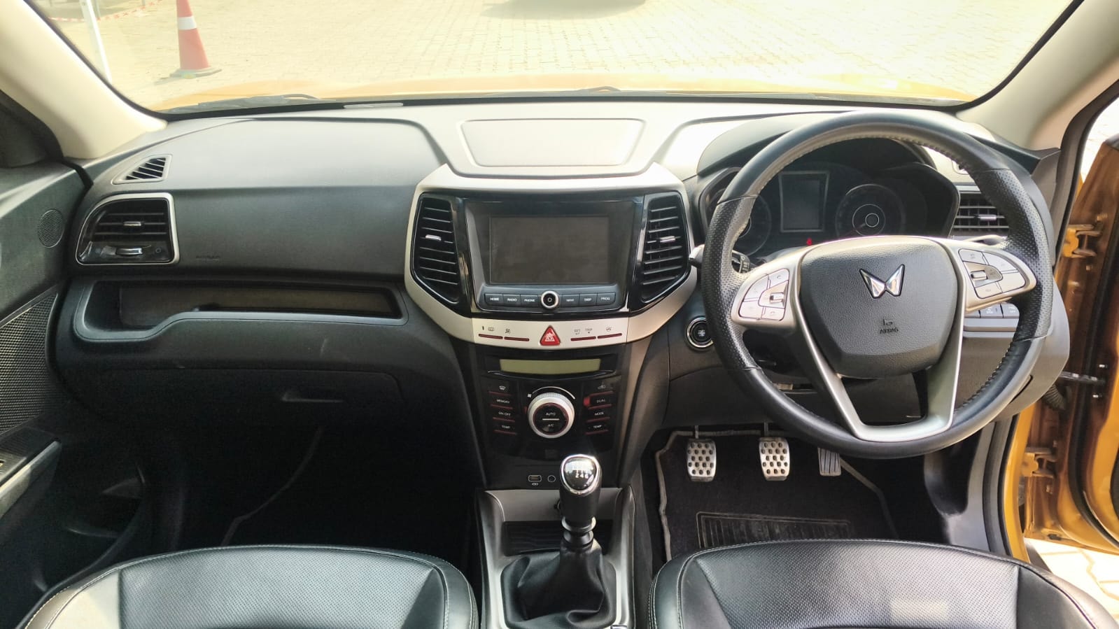 Used 2022 Mahindra XUV300 Used 2022 Mahindra XUV300