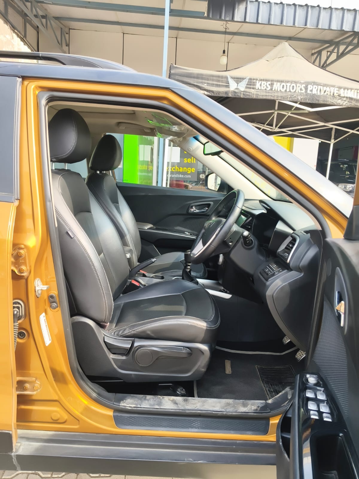 Used 2022 Mahindra XUV300 Used 2022 Mahindra XUV300