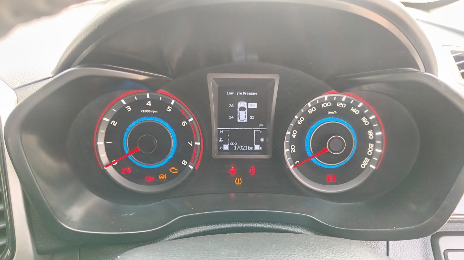 Used 2022 Mahindra XUV300 Used 2022 Mahindra XUV300