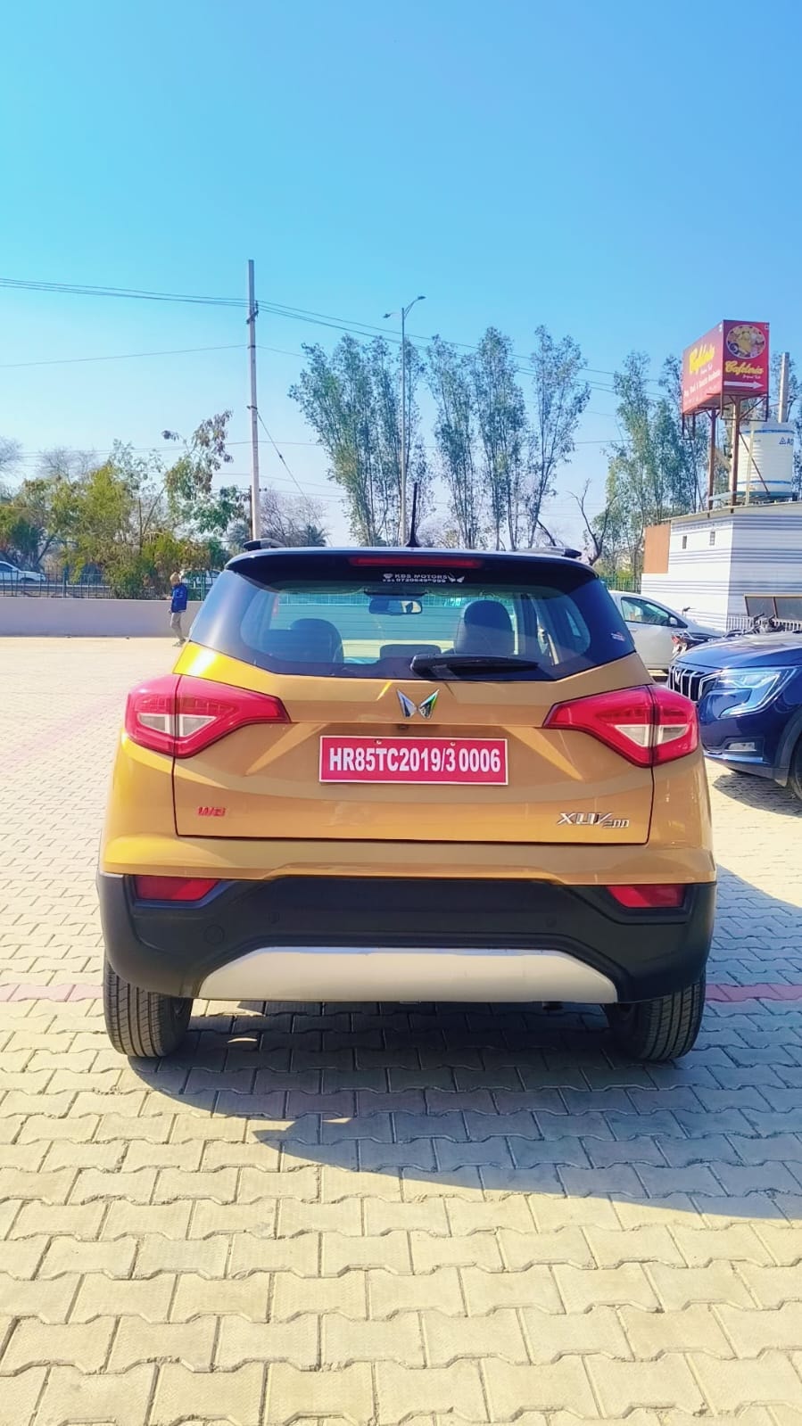 Used 2022 Mahindra XUV300 Used 2022 Mahindra XUV300