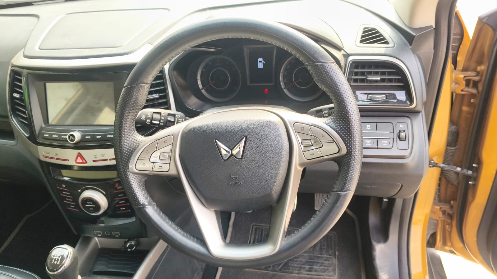 Used 2022 Mahindra XUV300 Used 2022 Mahindra XUV300