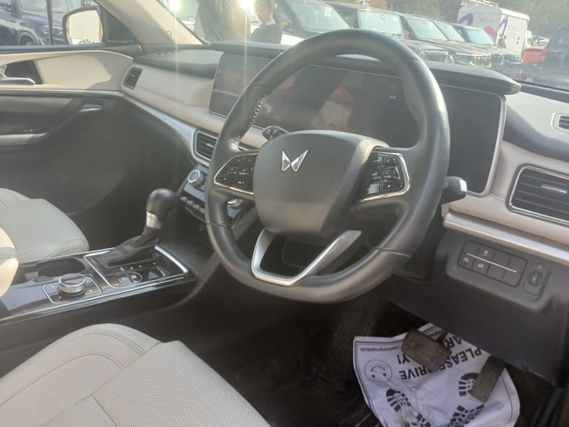 View Mahindra XUV700 Image 13 Used Mahindra XUV700 Image 13