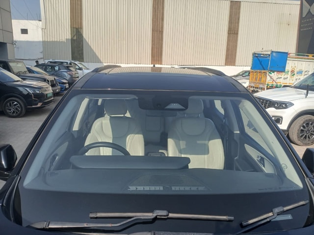 View Mahindra XUV700 Image 3 Used Mahindra XUV700 Image 3