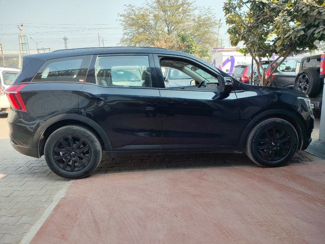 View Mahindra XUV700 Image 4 Used Mahindra XUV700 Image 4