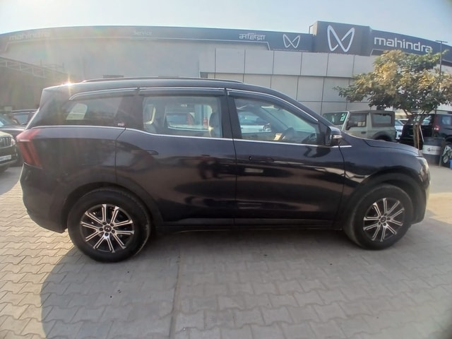 View Mahindra XUV700 Image 4 Used Mahindra XUV700 Image 4
