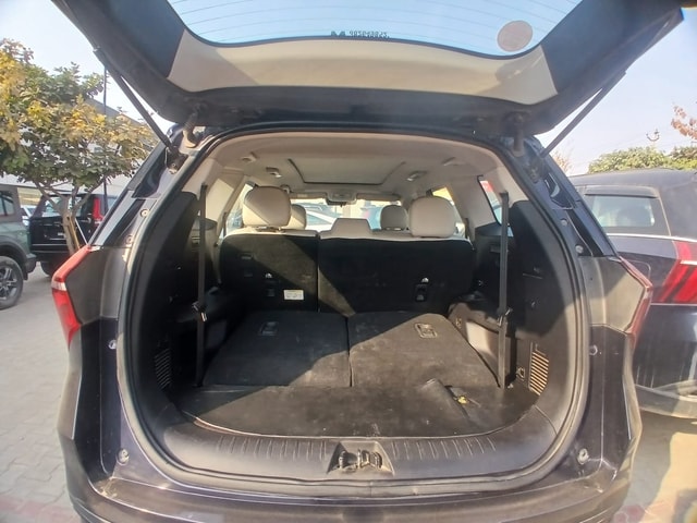 View Mahindra XUV700 Image 8 Used Mahindra XUV700 Image 8