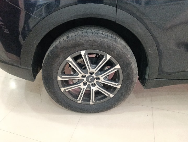 Used 2023 Mahindra XUV700 Used 2023 Mahindra XUV700