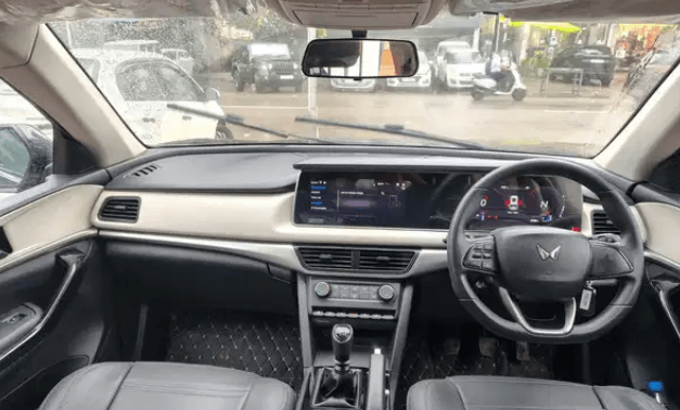 Used 2022 Mahindra XUV700 Used 2022 Mahindra XUV700