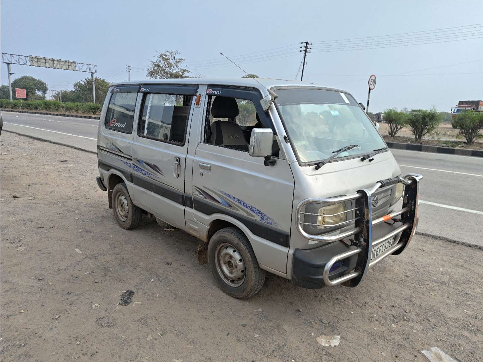 View 2012 Maruti Suzuki Omni E 8 STR BS-IV Image 4 Used 2012 Maruti Suzuki Omni E 8 STR BS-IV Image 4