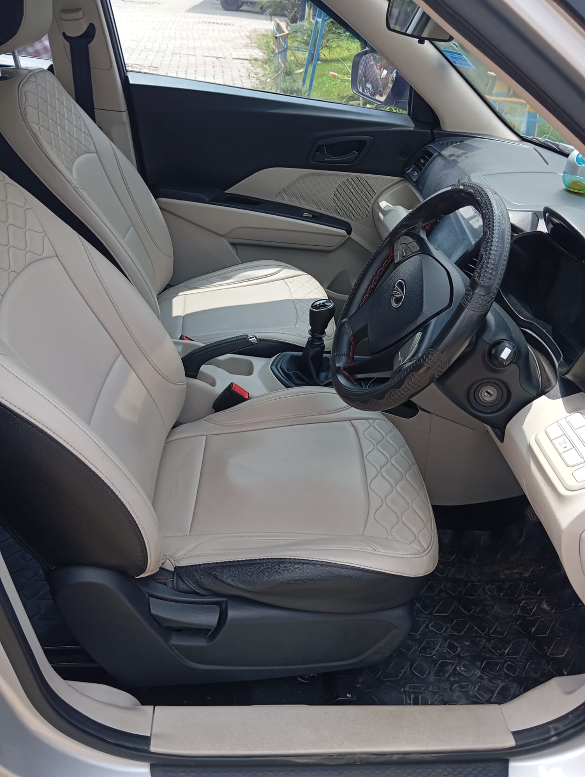 Used 2022 Mahindra XUV300 Used 2022 Mahindra XUV300