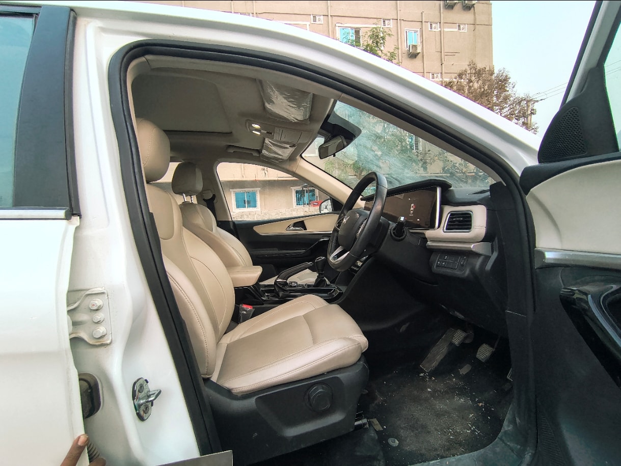 Used 2023 Mahindra XUV700 Used 2023 Mahindra XUV700