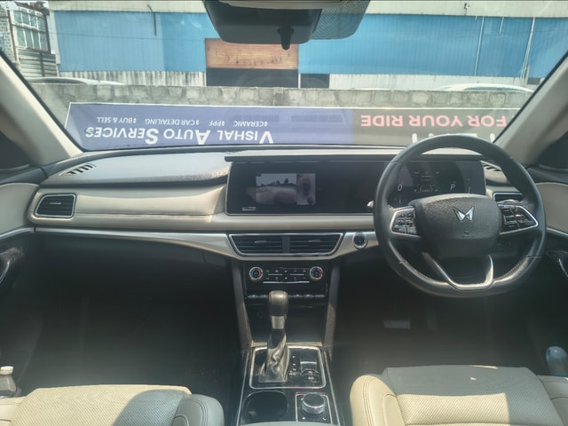 View Mahindra XUV700 Image 14 Used Mahindra XUV700 Image 14