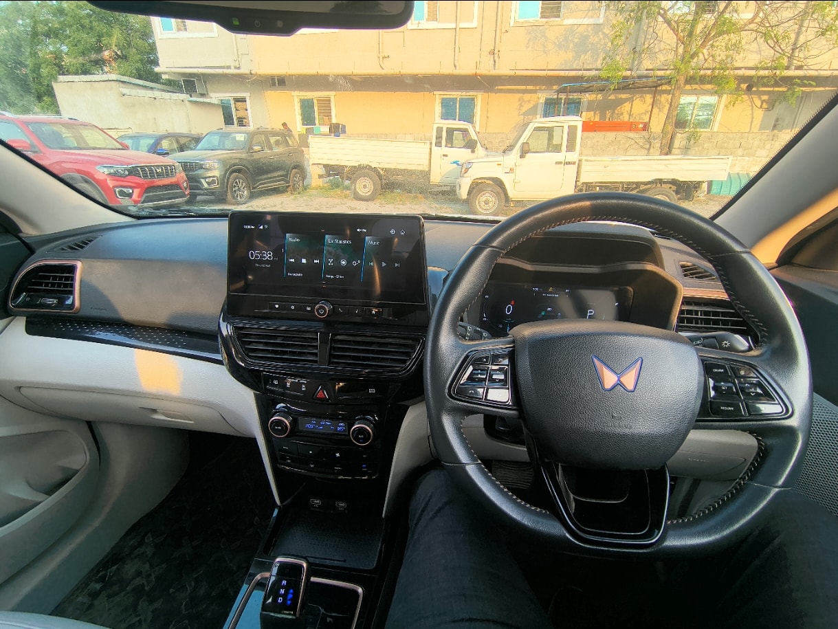 Used 2024 Mahindra XUV400 Used 2024 Mahindra XUV400