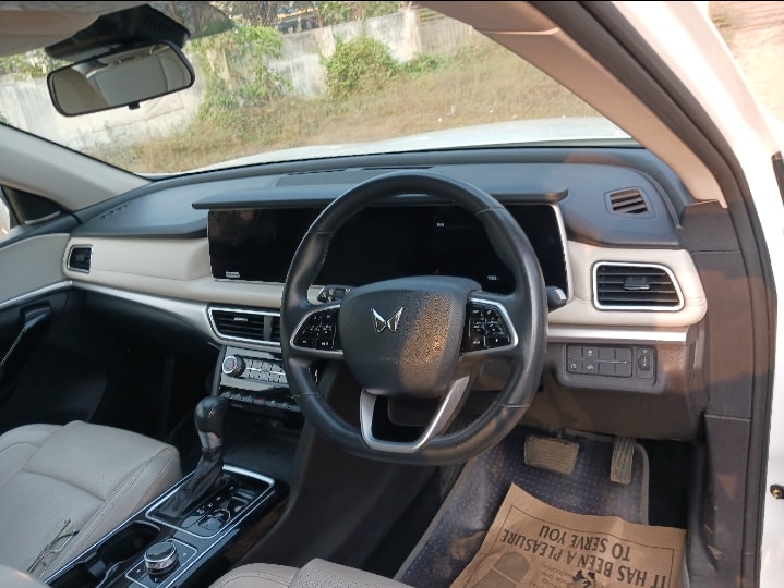 Used 2023 Mahindra XUV700 Used 2023 Mahindra XUV700