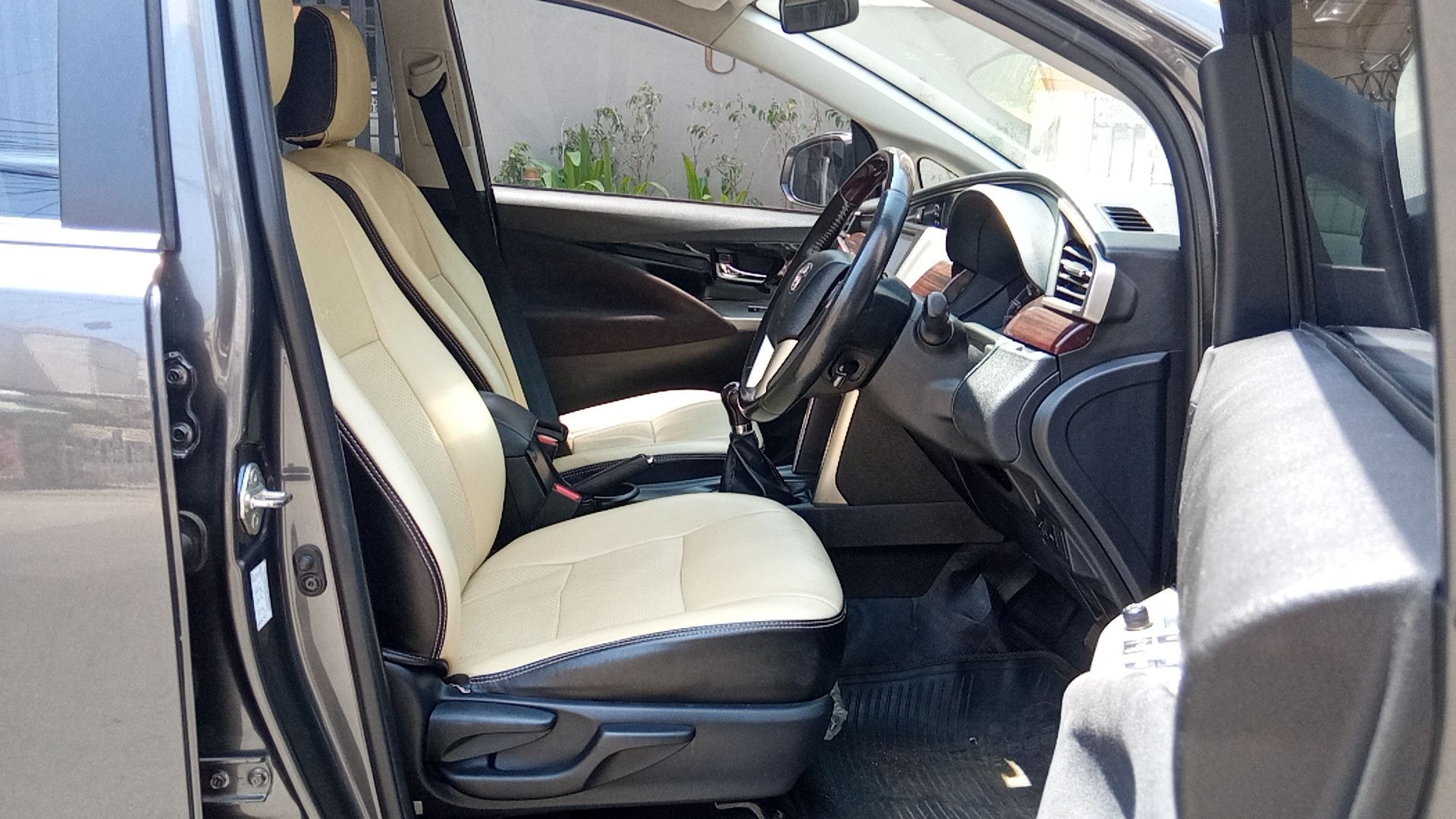 Innova Crysta image 18 Innova Crysta image 18