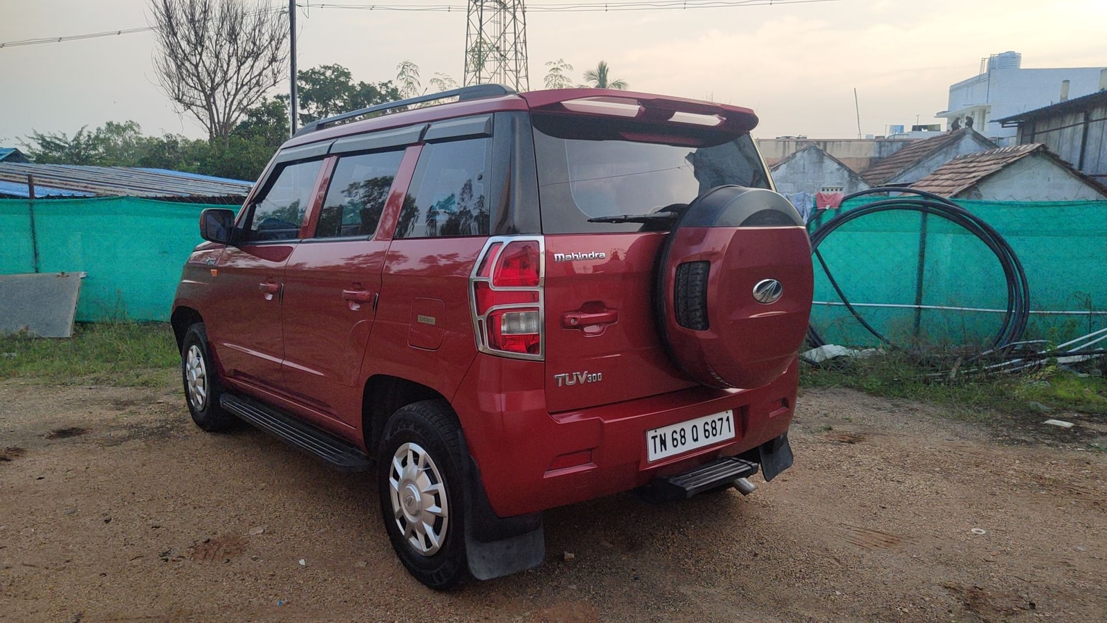 TUV300 image 3 TUV300 image 3