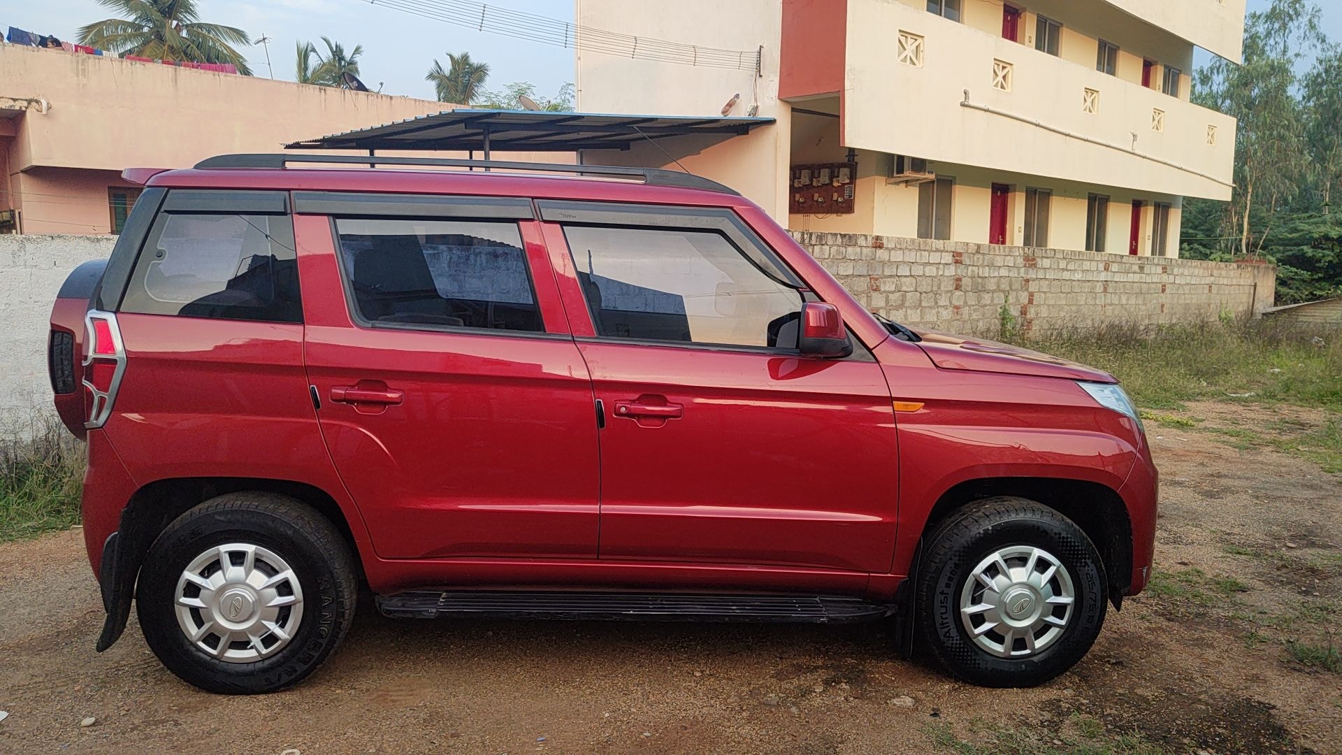 TUV300 image 7 TUV300 image 7