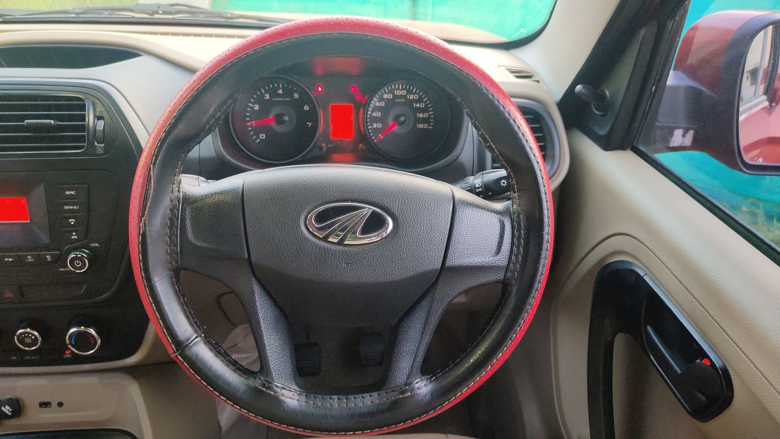 TUV300 image 18 TUV300 image 18