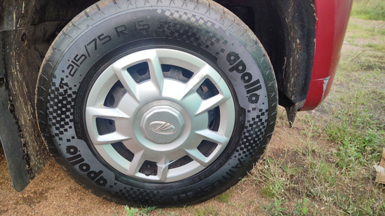 TUV300 image 11 TUV300 image 11