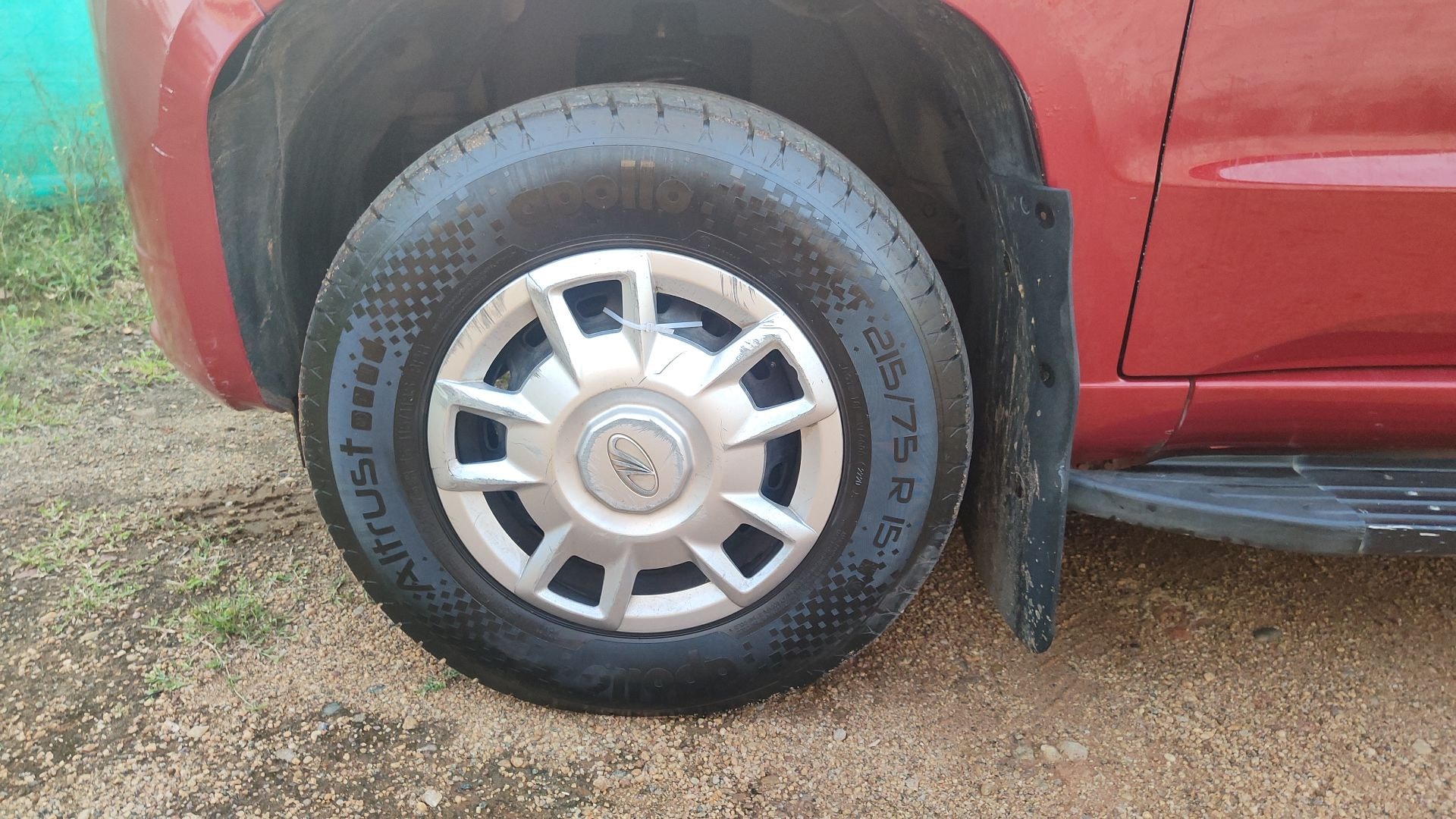 TUV300 image 12 TUV300 image 12