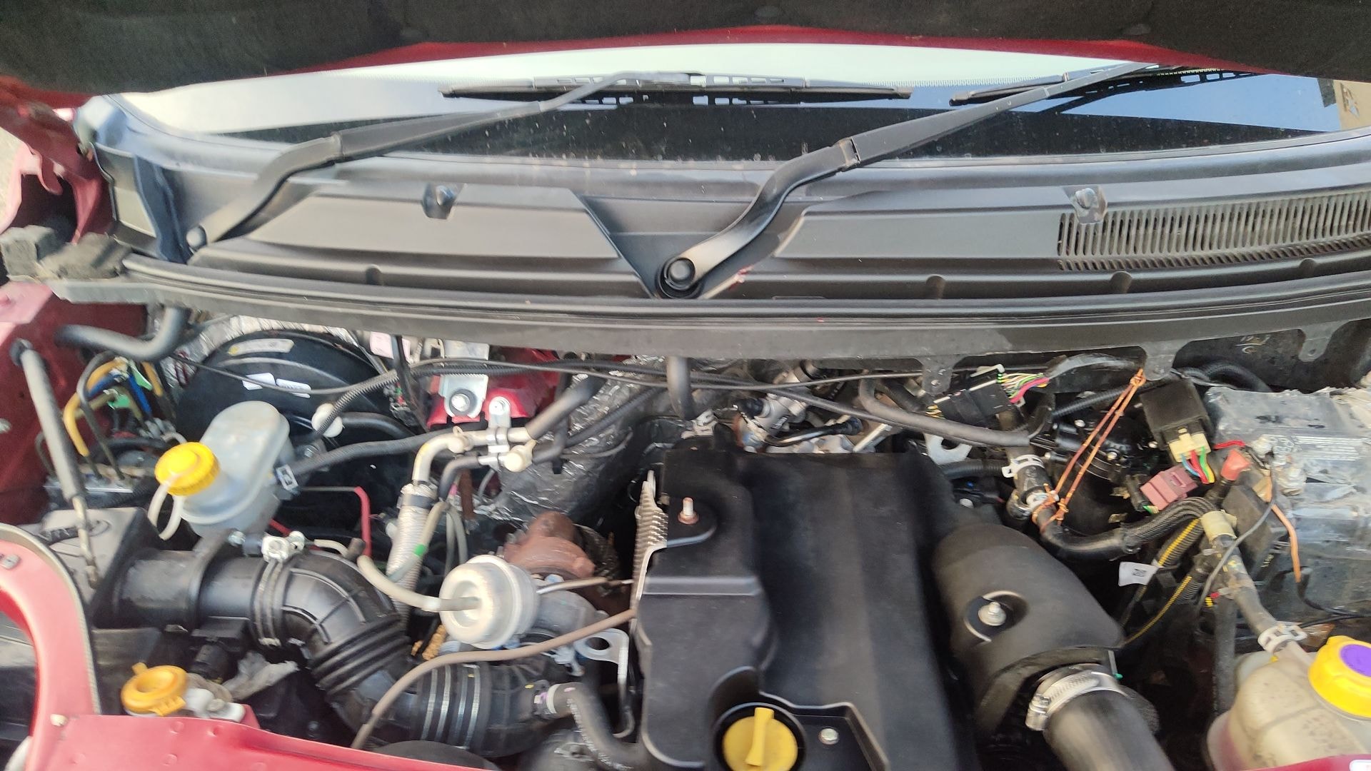 TUV300 image 14 TUV300 image 14