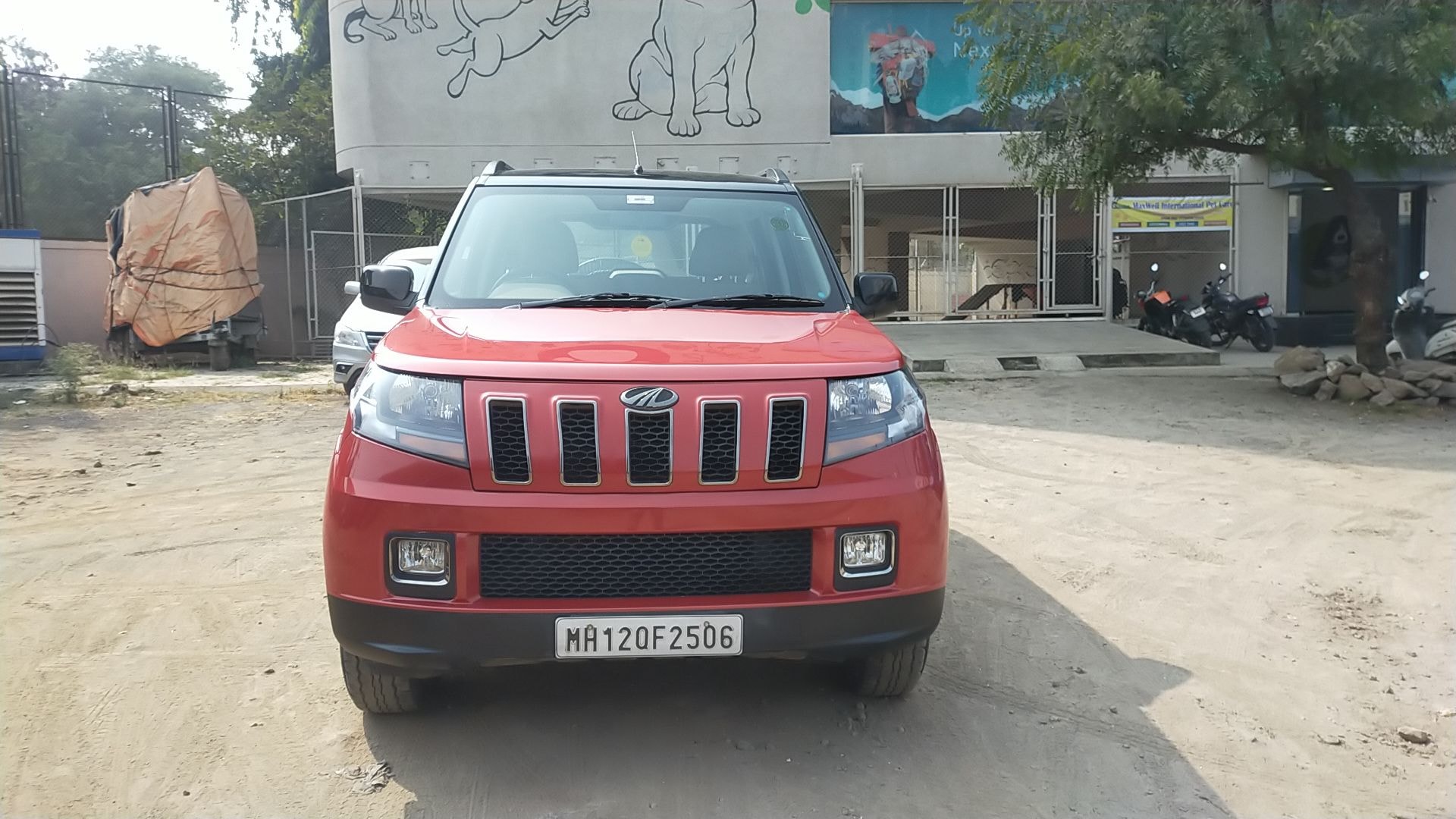 TUV300 image 10 TUV300 image 10