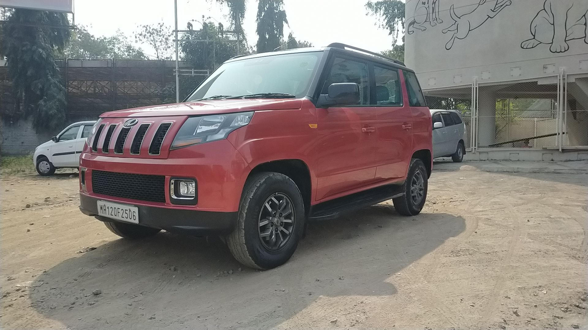 TUV300 image 1 TUV300 image 1