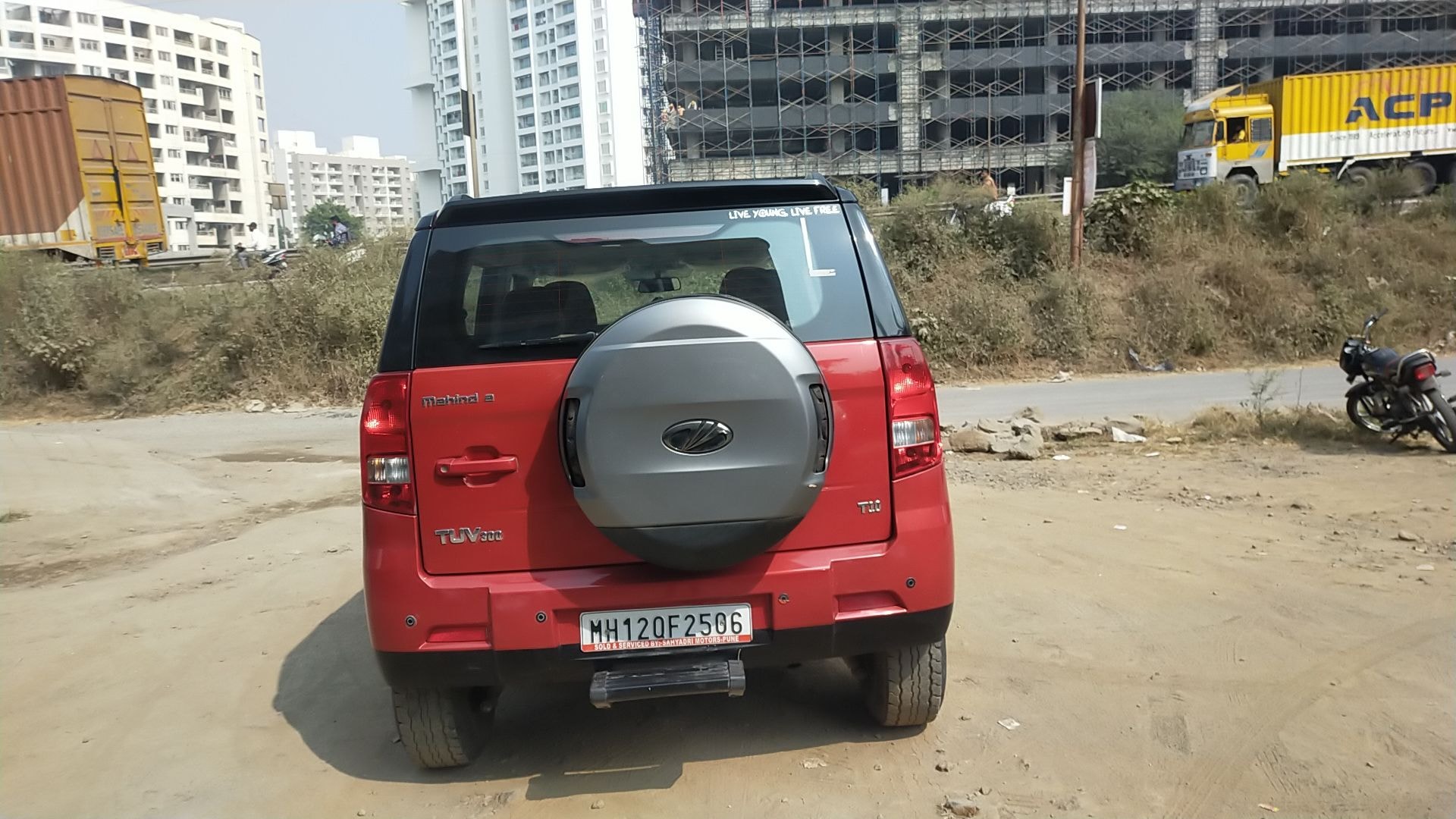 TUV300 image 4 TUV300 image 4