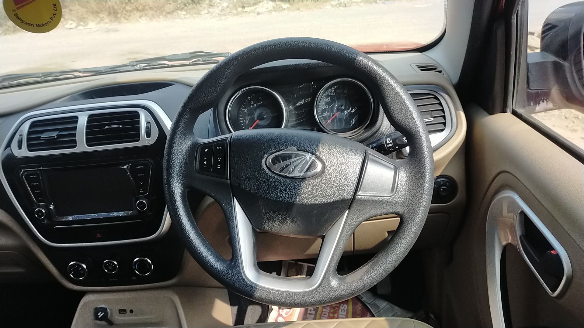 TUV300 image 18 TUV300 image 18