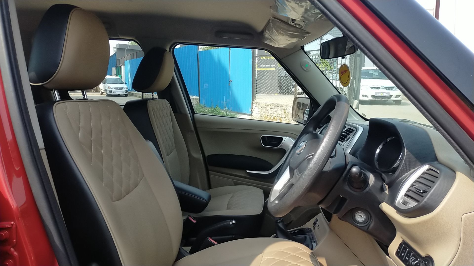 TUV300 image 19 TUV300 image 19