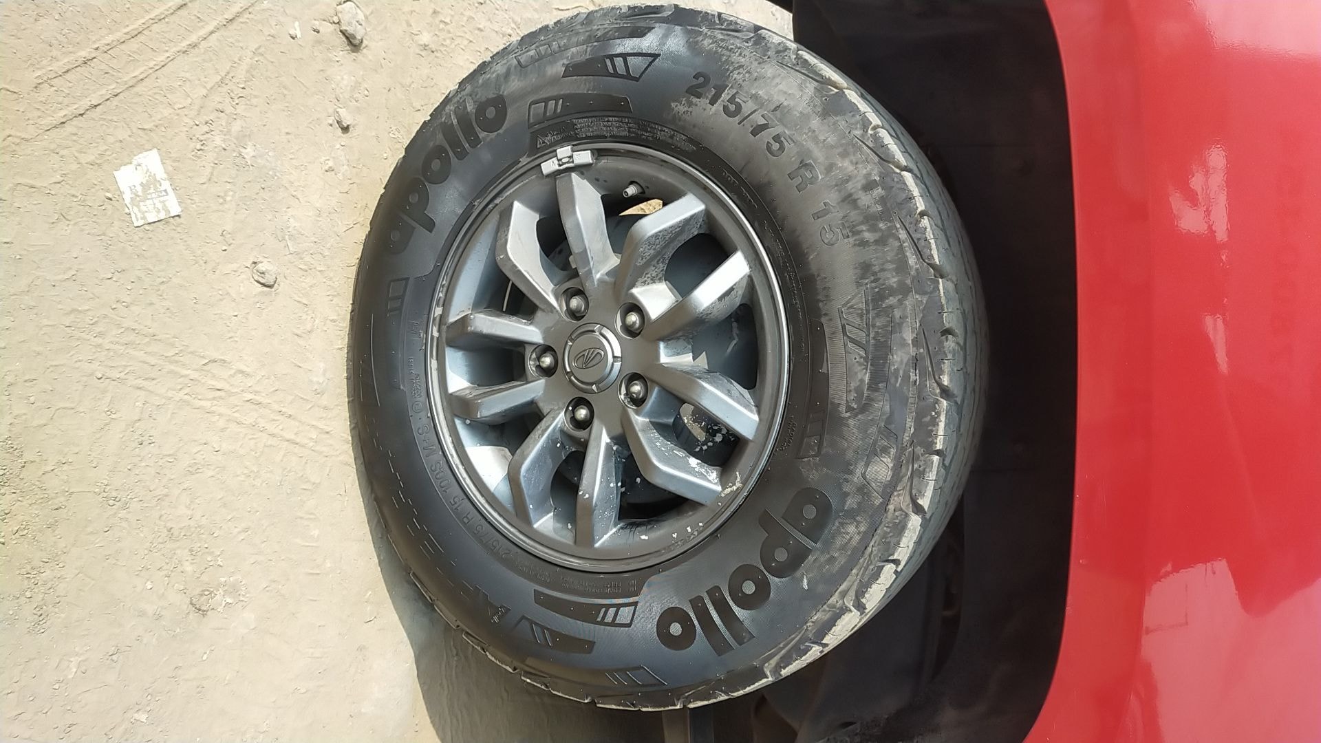 TUV300 image 13 TUV300 image 13