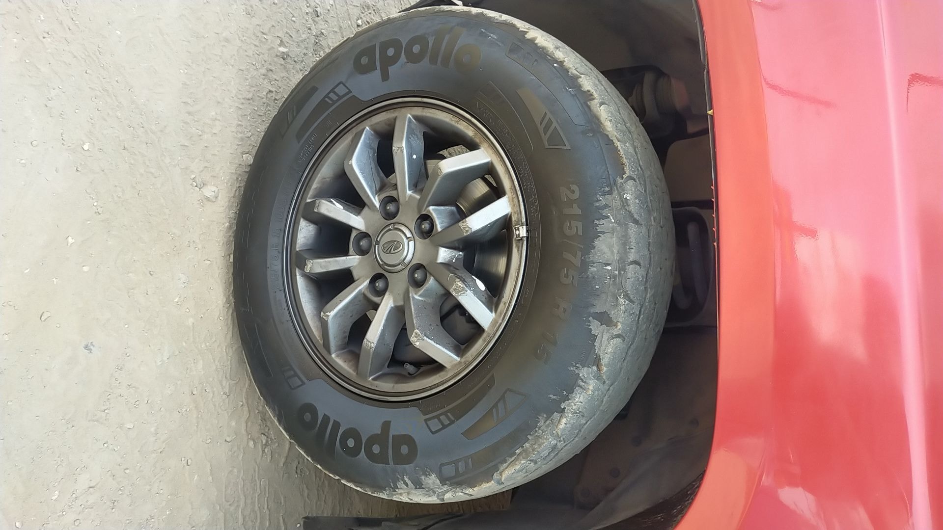 TUV300 image 12 TUV300 image 12